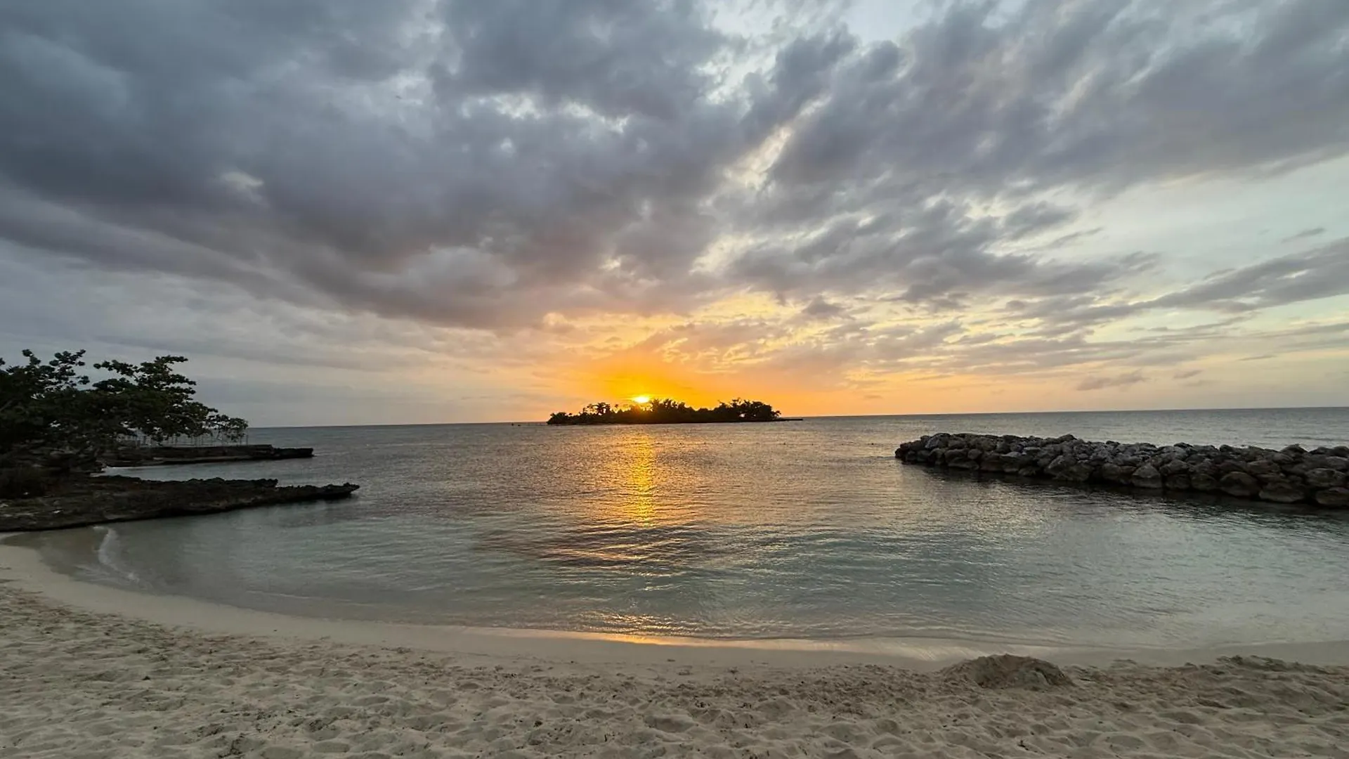 Negril Beachfront Oceanview Studios 164 & 145 Orange Bay 0*,