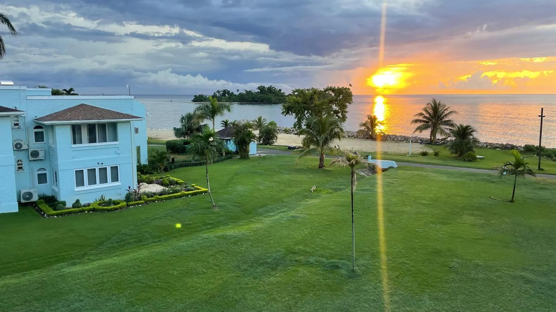 Negril Beachfront Oceanview Studios 164 & 145 Orange Bay